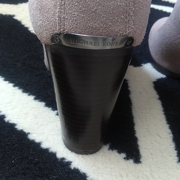 New Michael Kors Brandy suede bootie - Picture 5 of 7